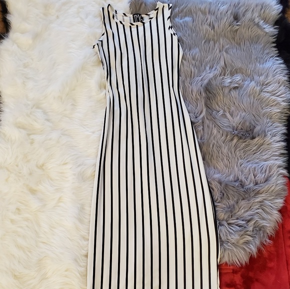 Dresses & Skirts - Black & White Striped Midi Dress